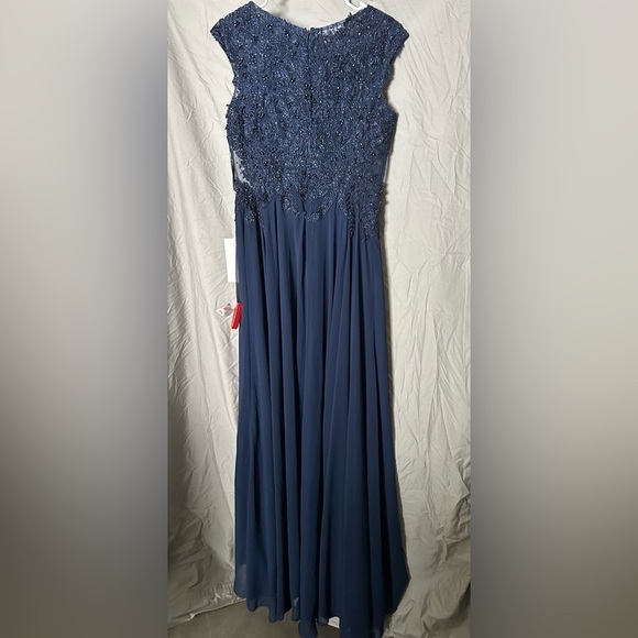 Mac Duggal 20264 NWT APPLIQUED CAP SLEEVE BODICE FLOWY GOWN - Picture 6 of 13